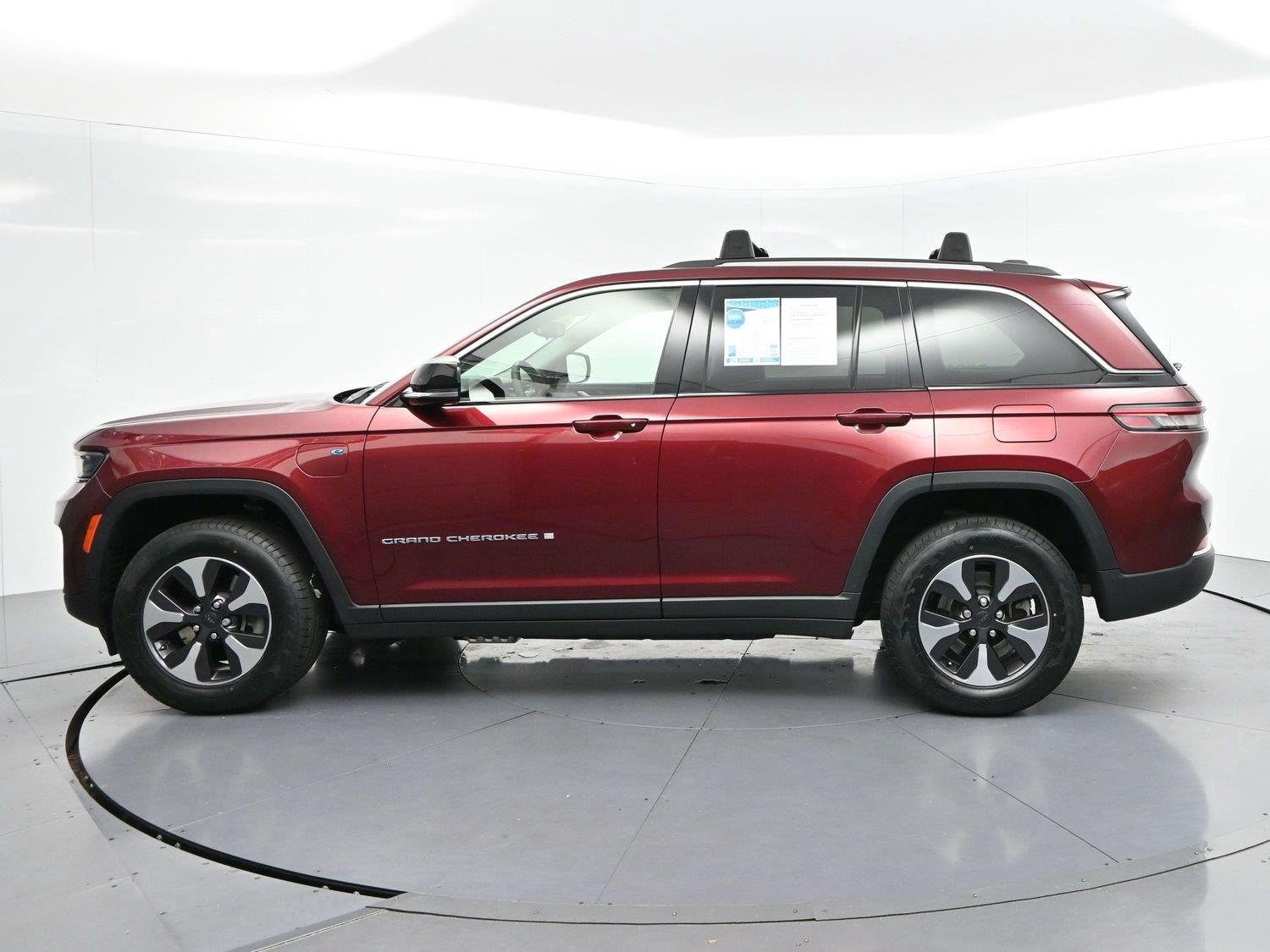 Used 2024 Red Jeep 4x4 image 4
