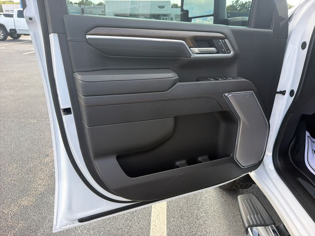 Used 2025 Beige Chevrolet High Country image 12
