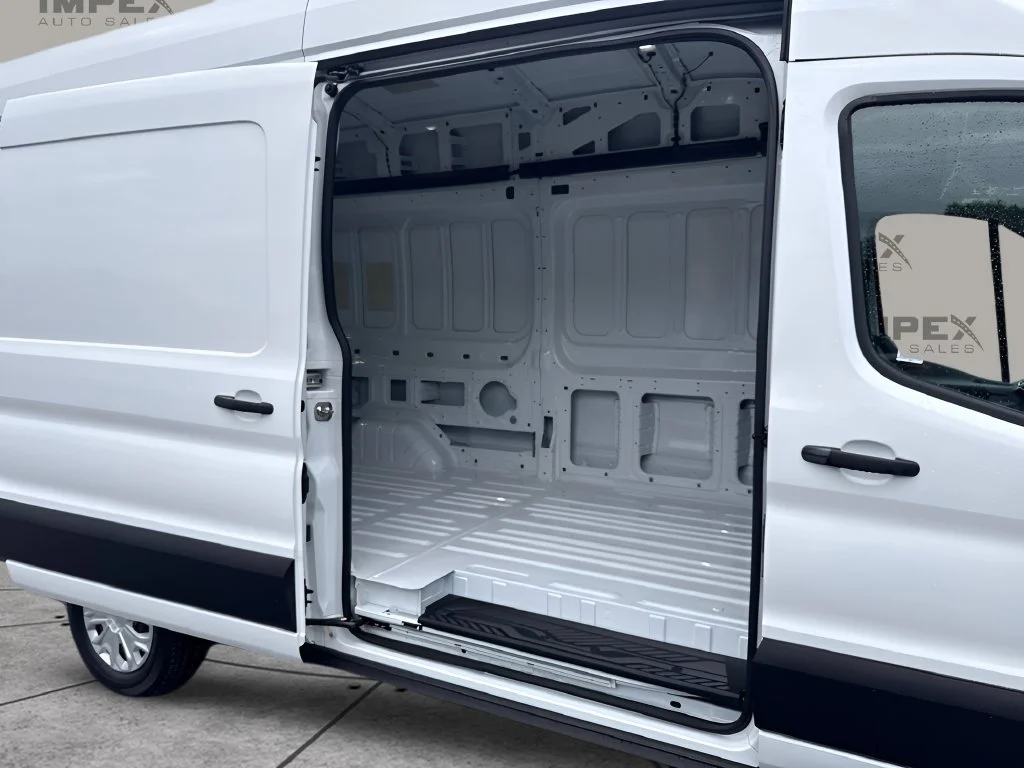 Used 2025 White Ford Base image 28