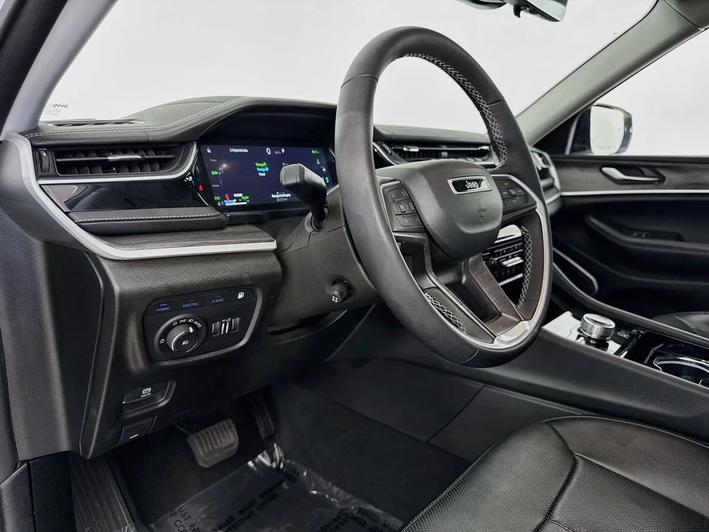 Used 2022 White Jeep 4xe image 9