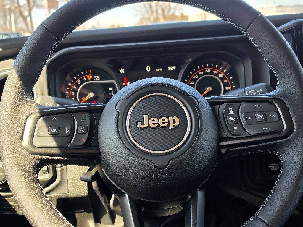 New 2026 Black Clear-Coat Exterior Paint Jeep Sahara image 15