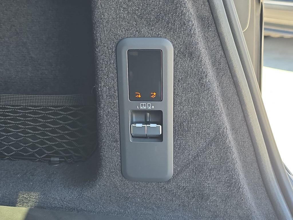 New 2026 Carpathian Grey Land Rover Dynamic SE image 14