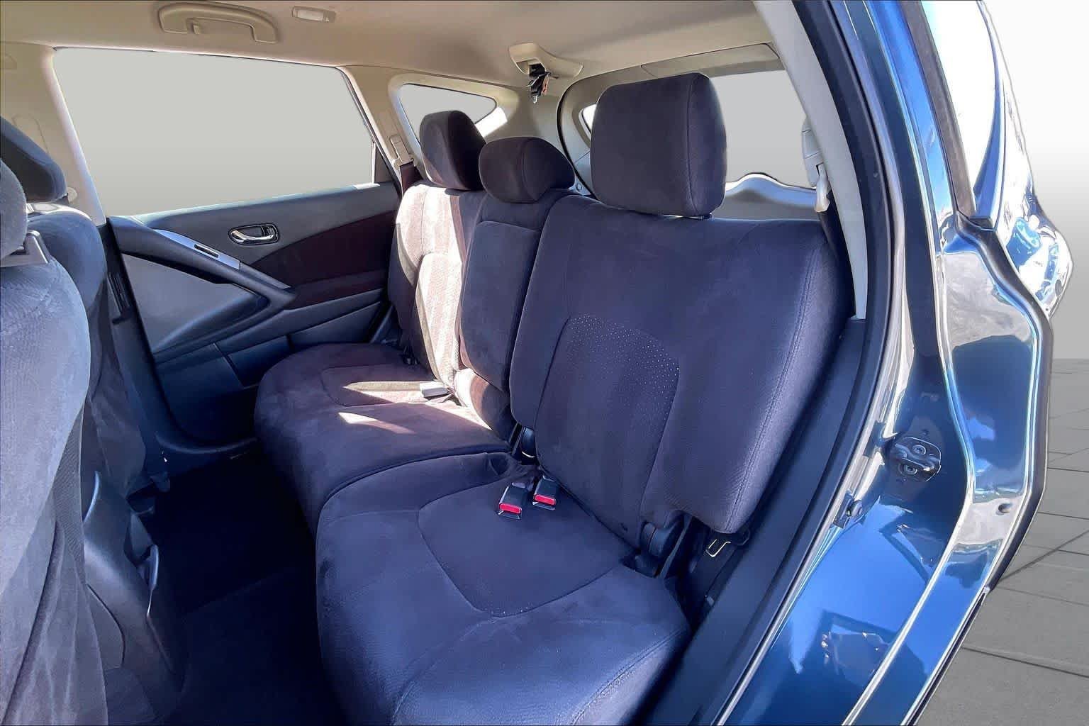 Used 2014 Graphite Blue Metallic Nissan SV image 19