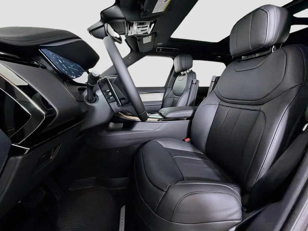 New 2027 Carpathian Grey Land Rover SE image 22