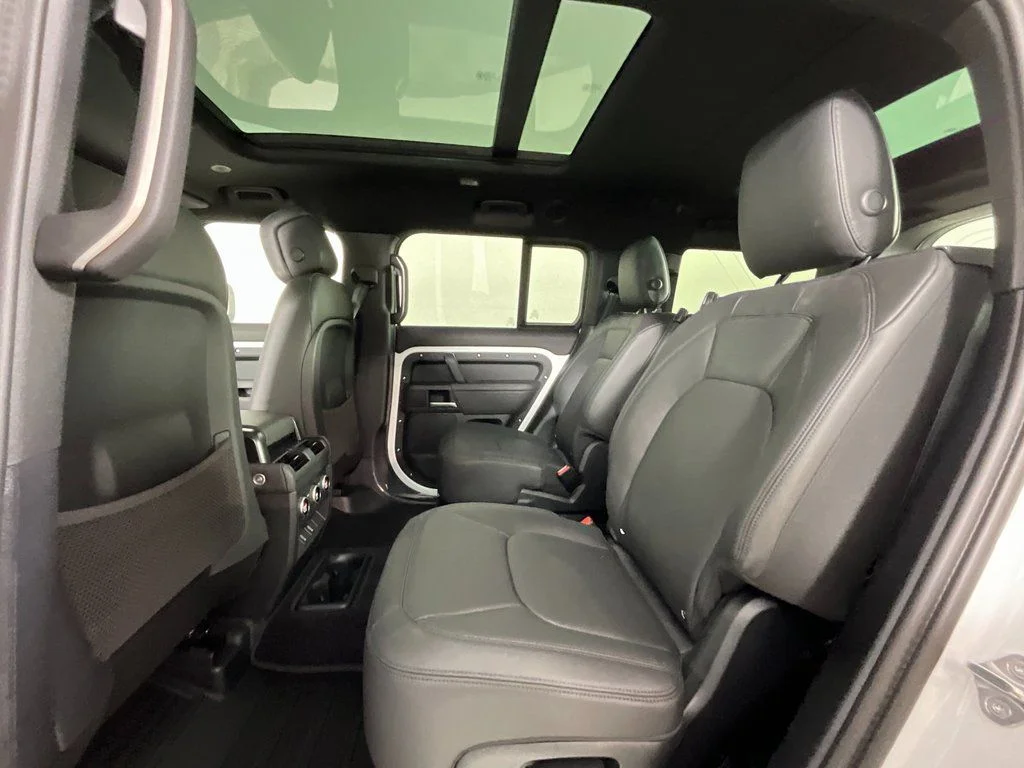 New 2026 Fuji White Land Rover X-Dynamic SE image 5
