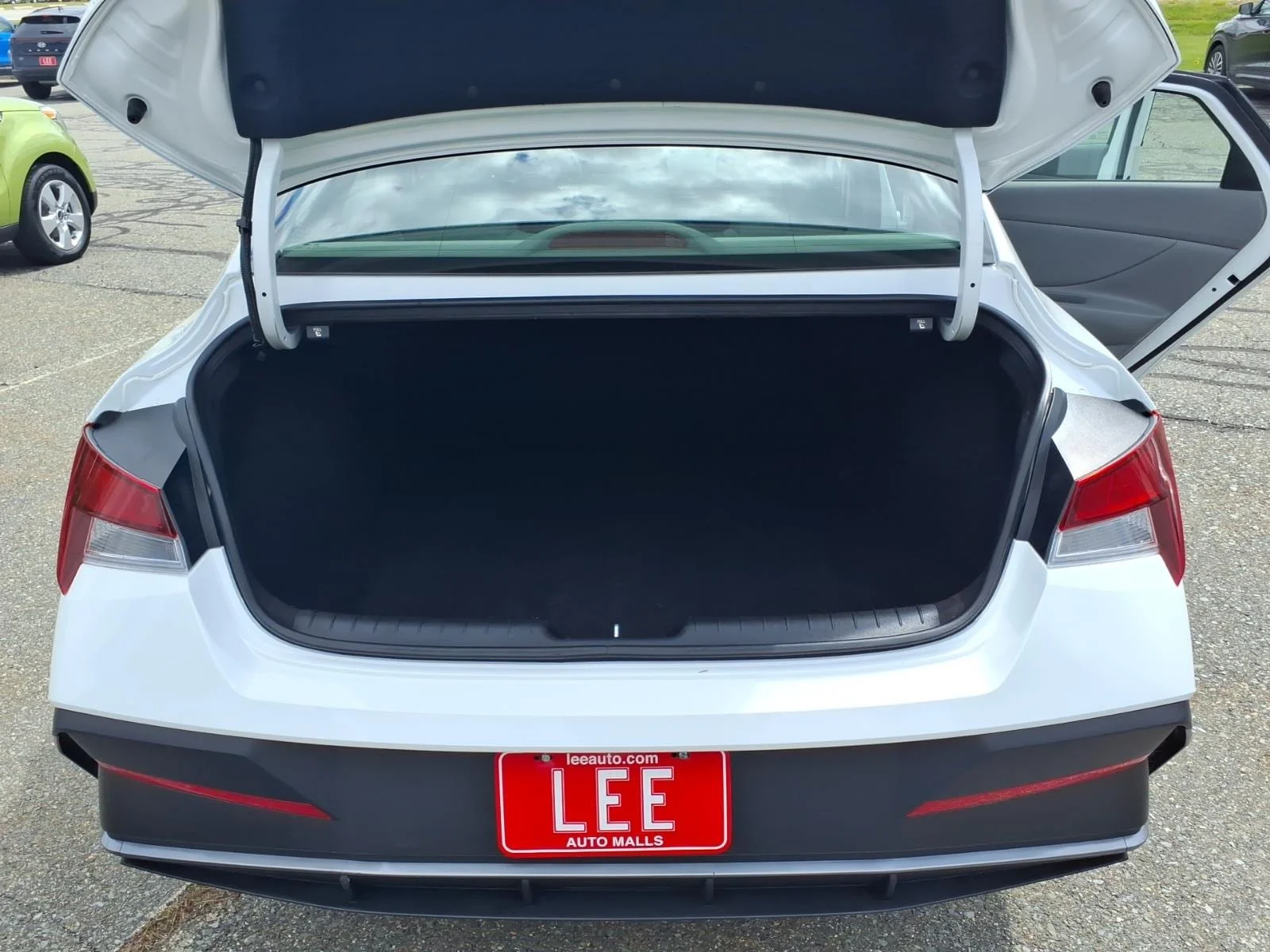 Used 2024 White Hyundai SEL image 13