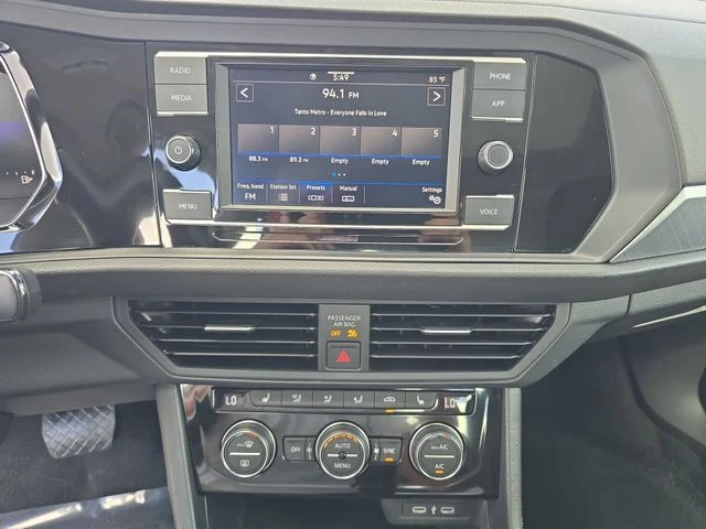 2024 Volkswagen Jetta SE - Photo 18