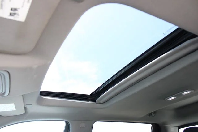 Used 2020 White GMC Elevation image 5