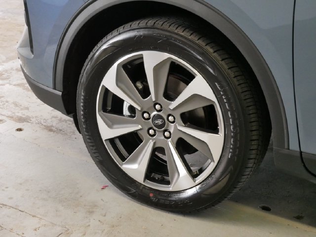 Used 2023 Vapor Blue Ford Platinum image 4