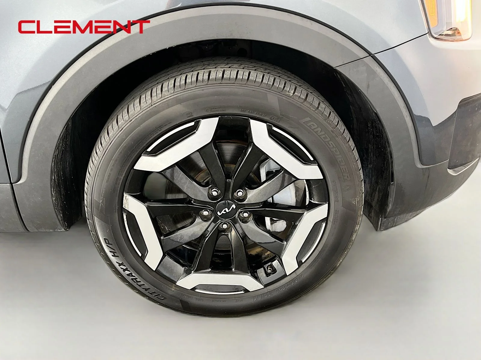 2024 Kia Telluride S - Photo 39