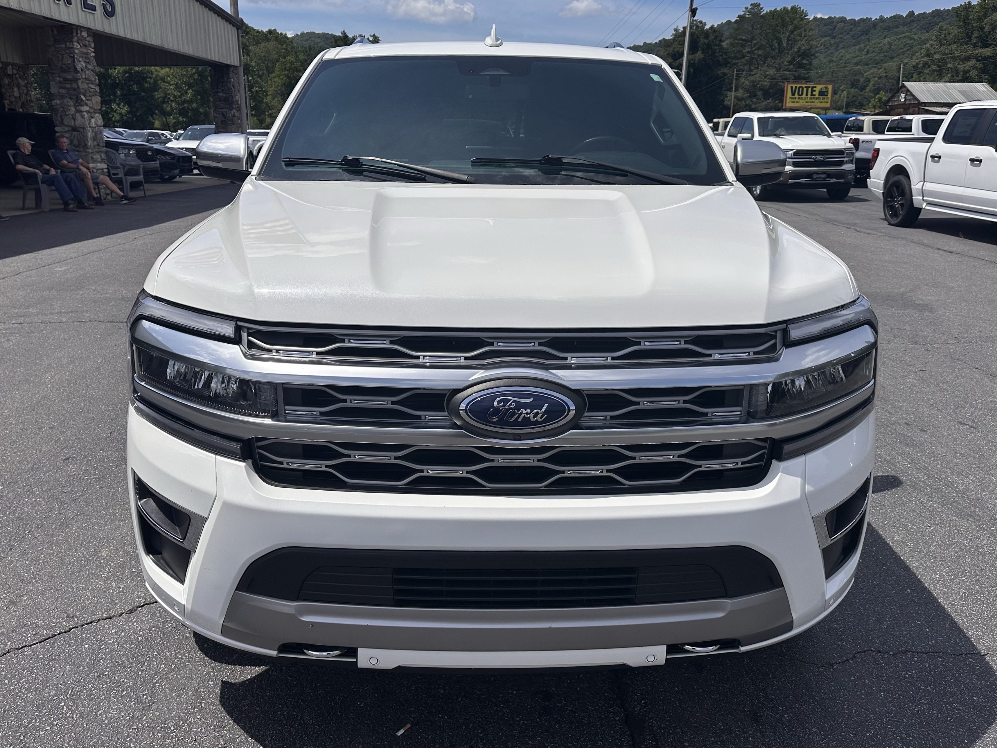 Certified Used 2022 Star White Metallic Tri-Coat Ford Platinum image 3