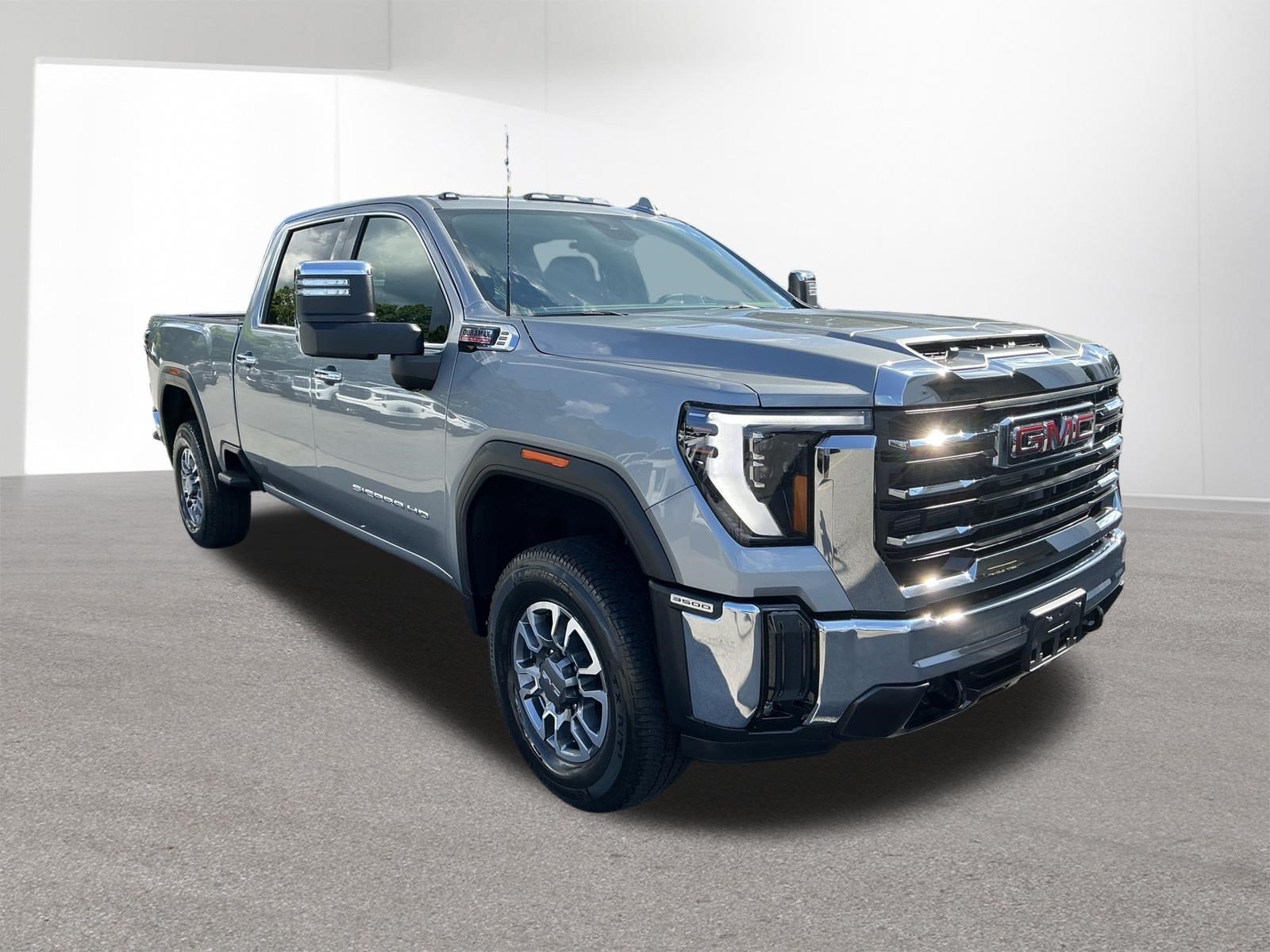 Used 2025 Sterling Metallic GMC SLT image 16