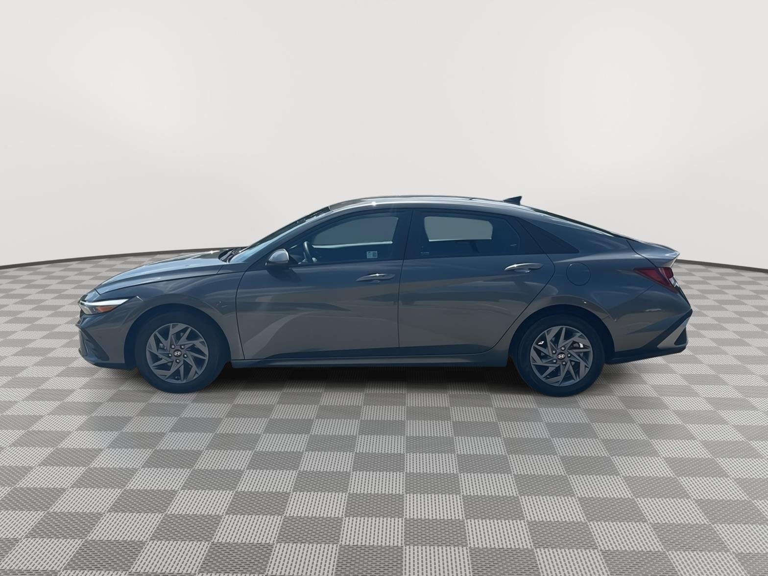 2024 Hyundai Elantra SEL - Photo 16