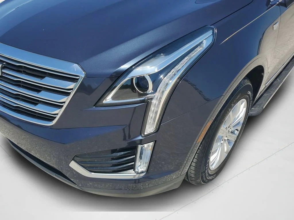 Used 2018 HARBOR BLUE METALLIC Cadillac FWD image 25