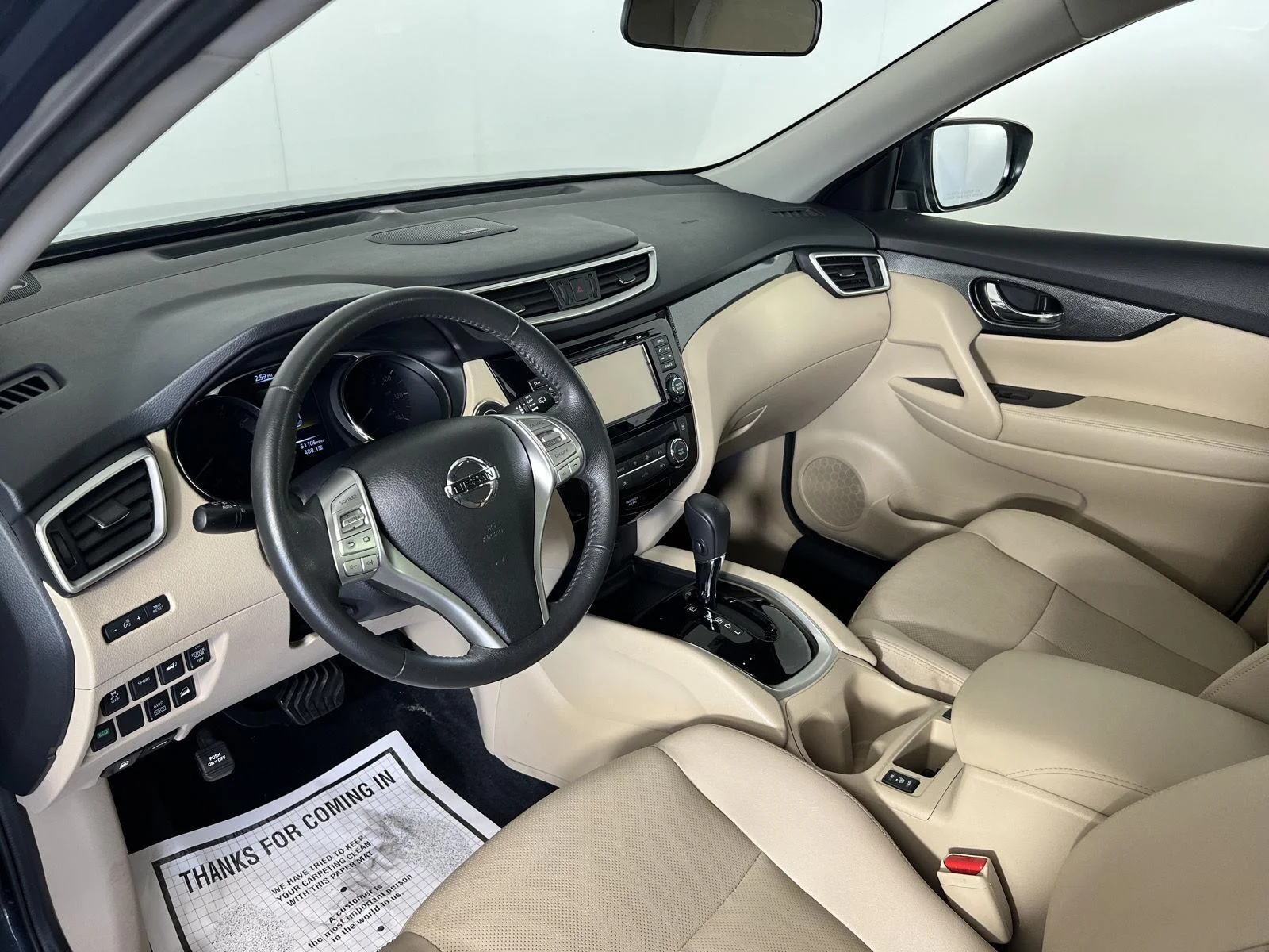 Used 2016  Nissan SL image 6
