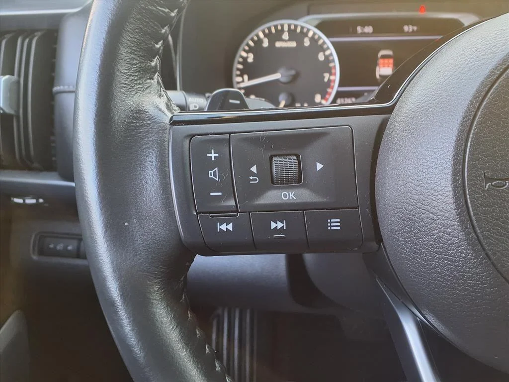 Used 2023 Super Black Nissan SL image 17