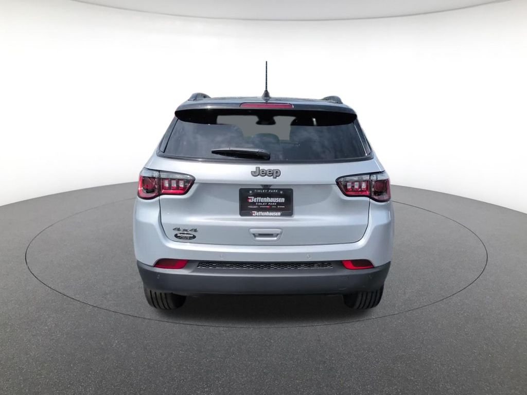 New 2026 Silver Zynith Metallic Clear-Coat Exterior Paint Jeep Limited image 8