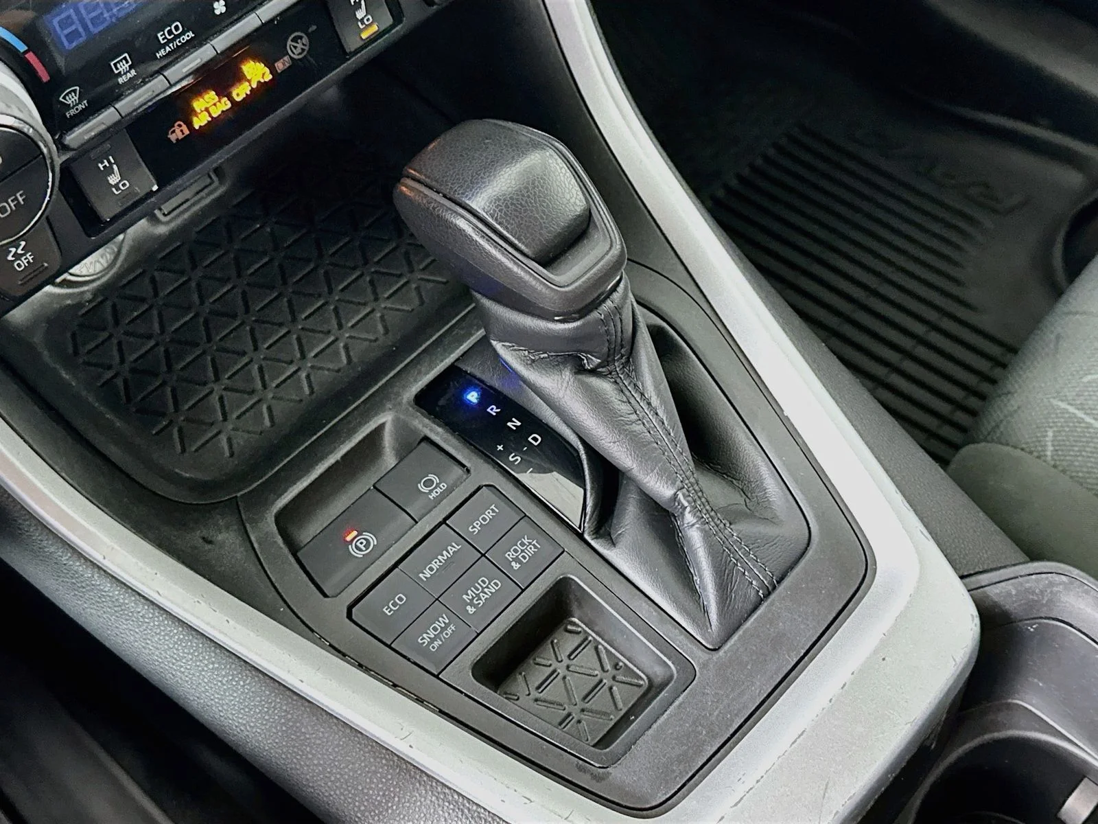 Used 2023 Ice Toyota XLE image 18