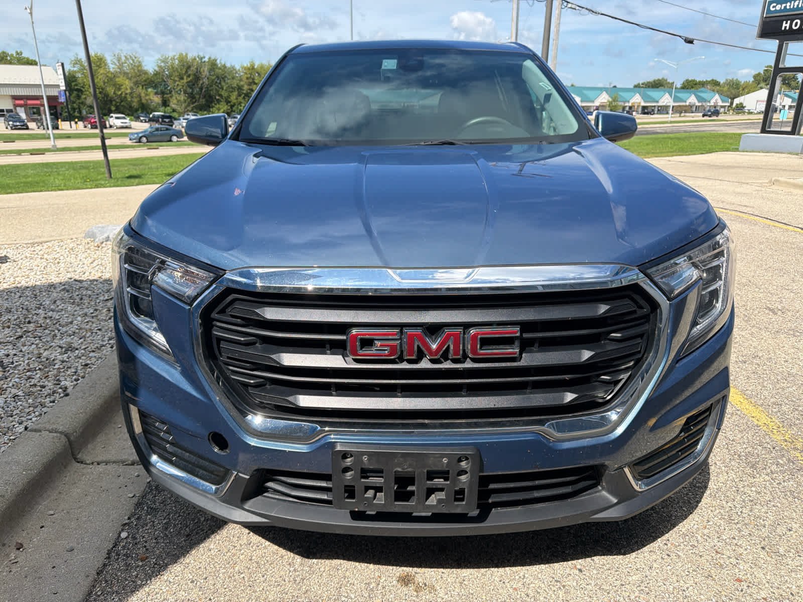 Used 2024 Downpour Metallic GMC SLE image 2