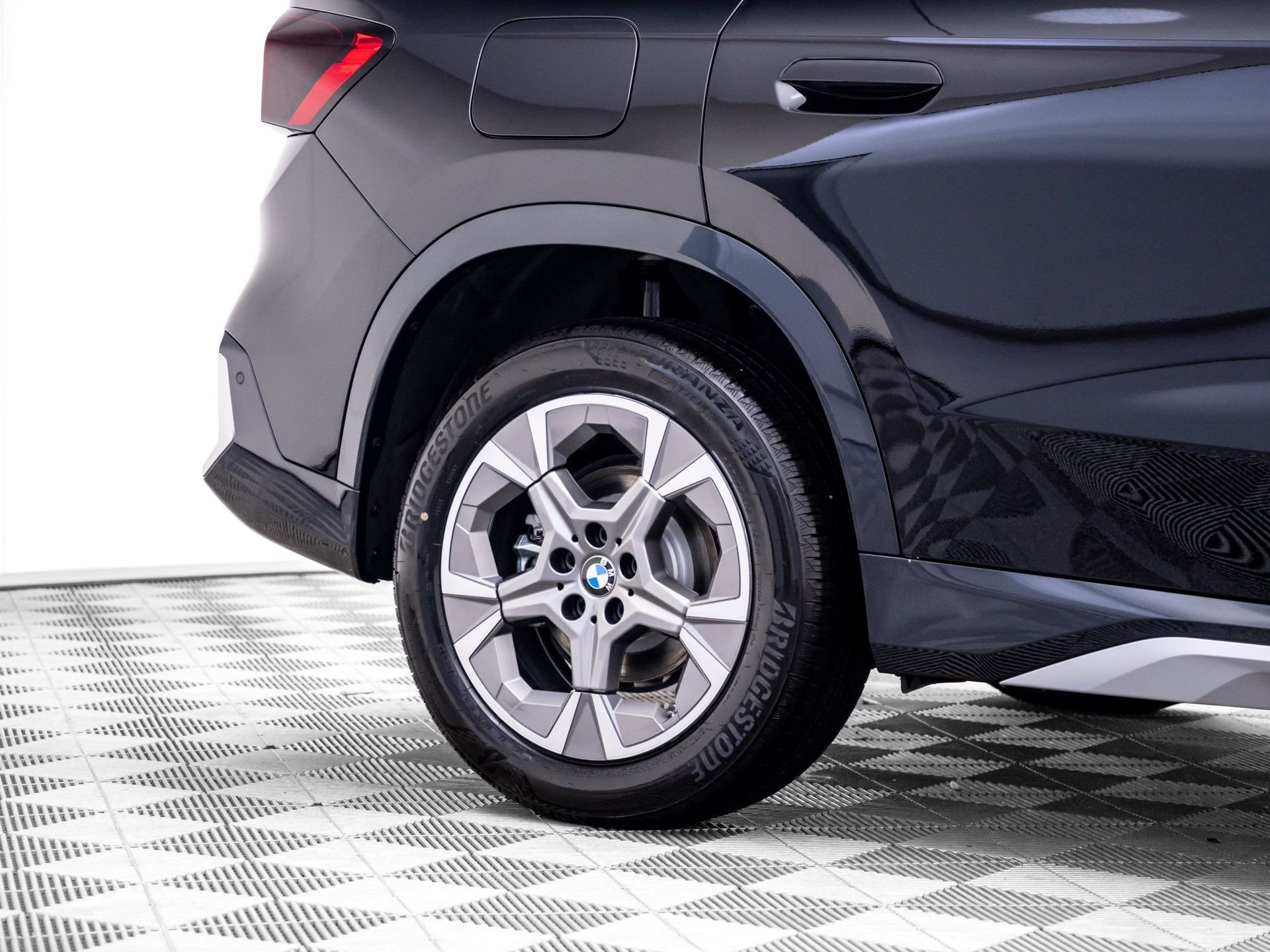 New 2027 Jet Black BMW xDrive28i image 34