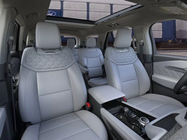 New 2026 Star White Metallic Tri-Coat Ford Platinum image 35