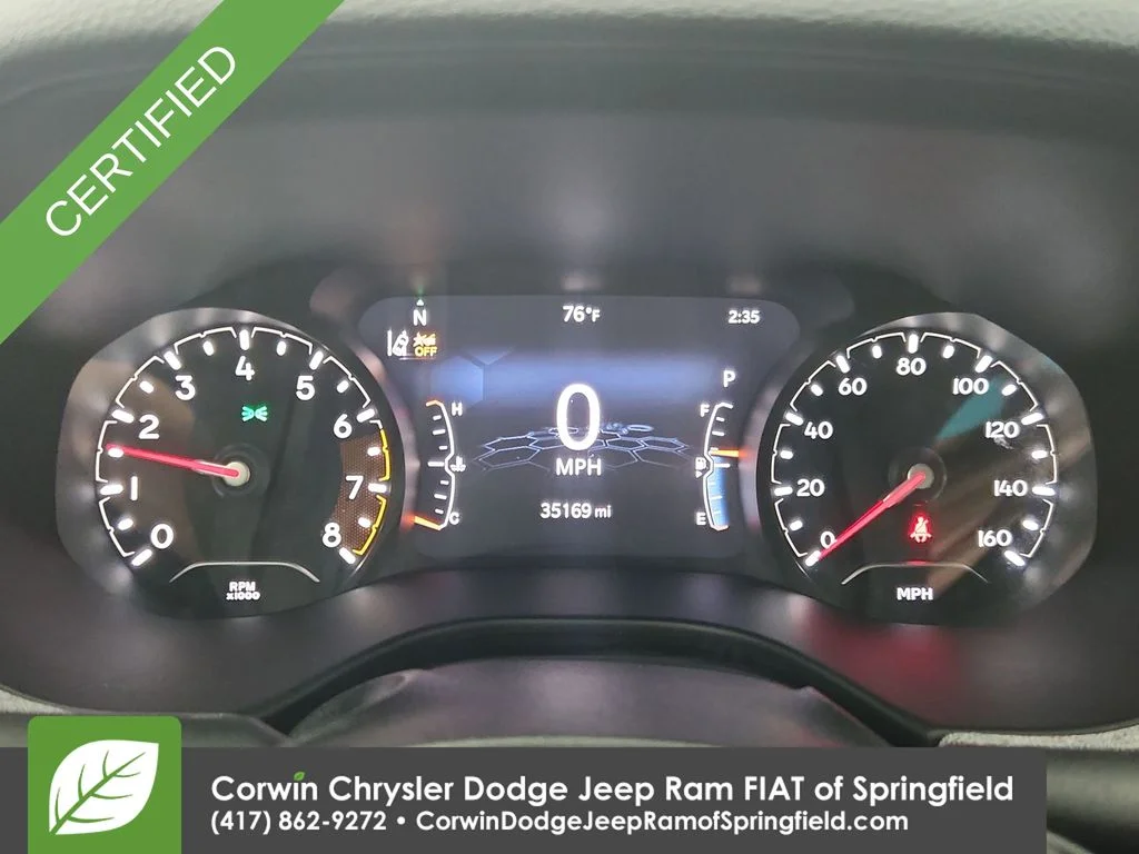 Used 2022 Silver Jeep Latitude image 6