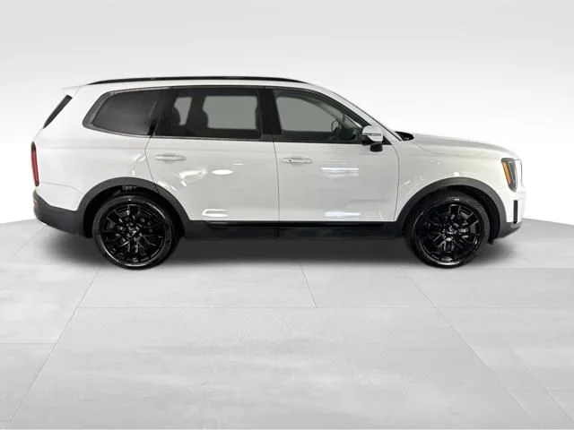 Used 2022 White Kia EX image 6