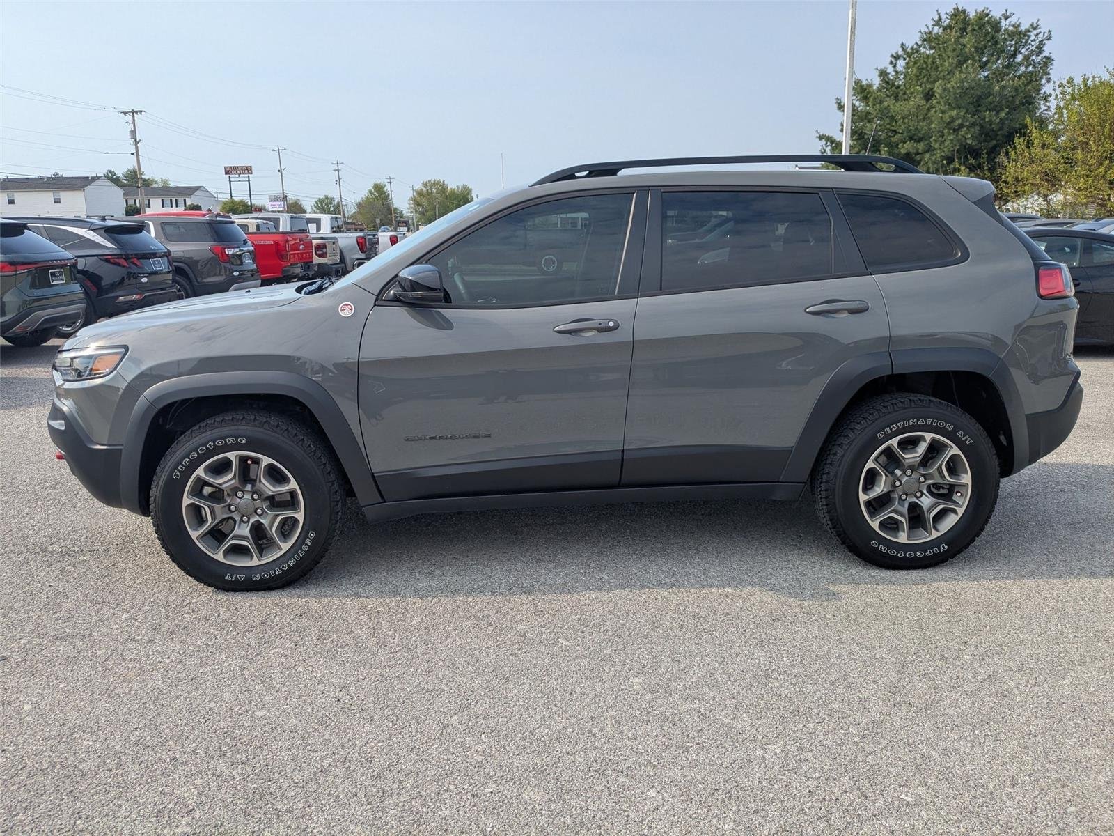Used 2022 GRAY Jeep Trailhawk image 8