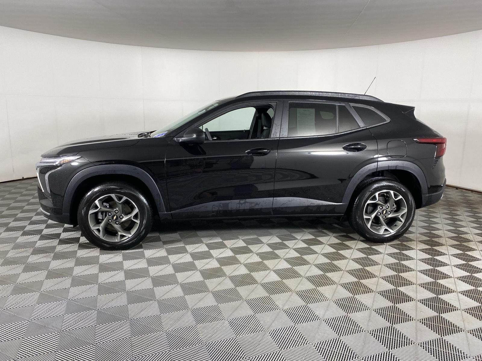 Used 2024 Mosaic Black Metallic Chevrolet LT image 4