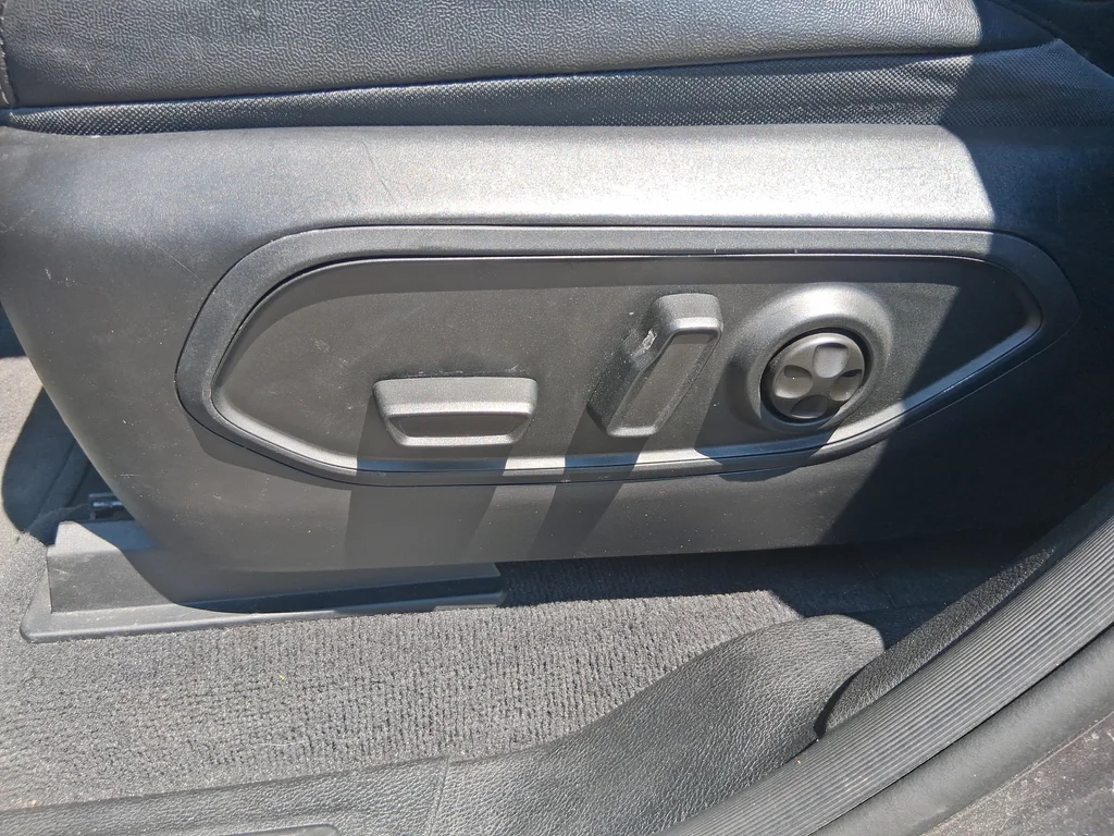 Used 2022 Gray Jeep Limited image 17