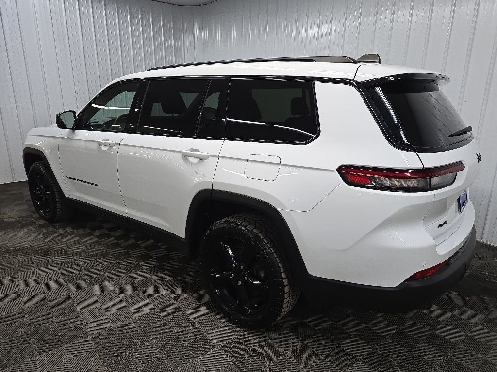 Used 2023 Bright White Clearcoat Jeep Altitude image 9