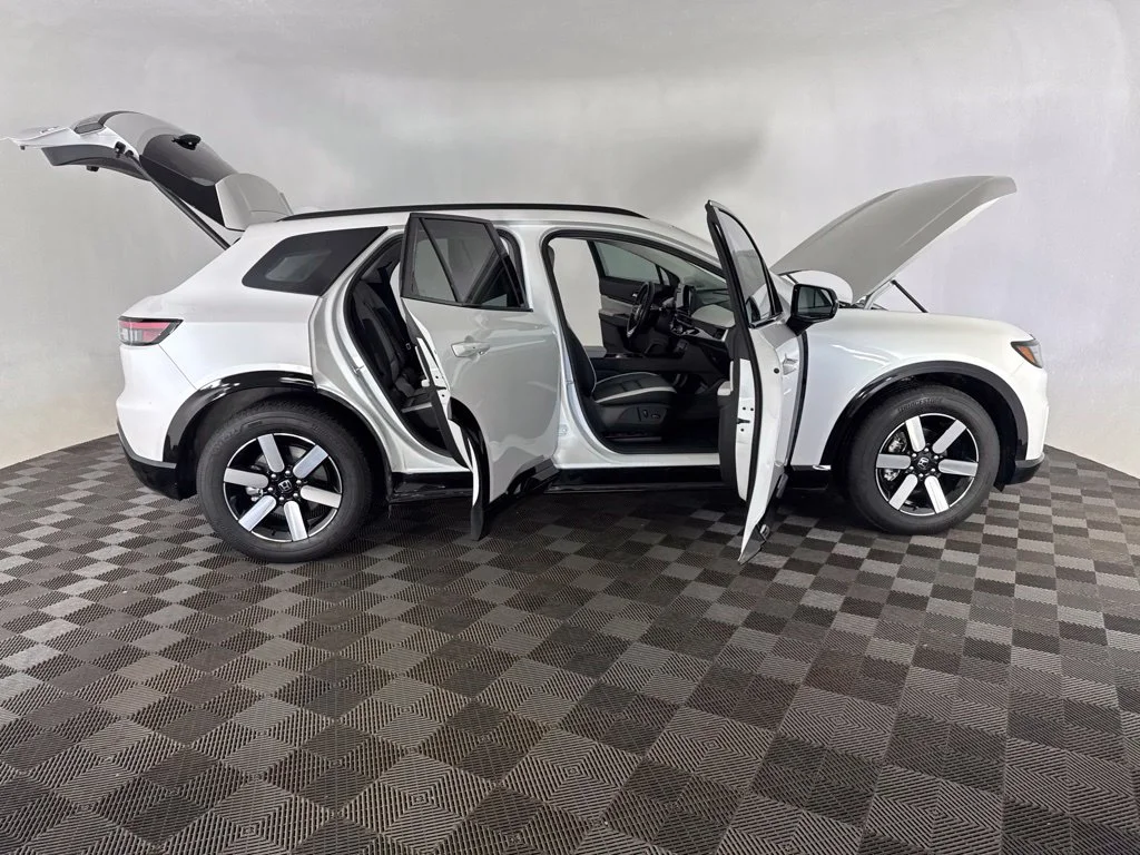 Used 2025 White Honda Touring image 14