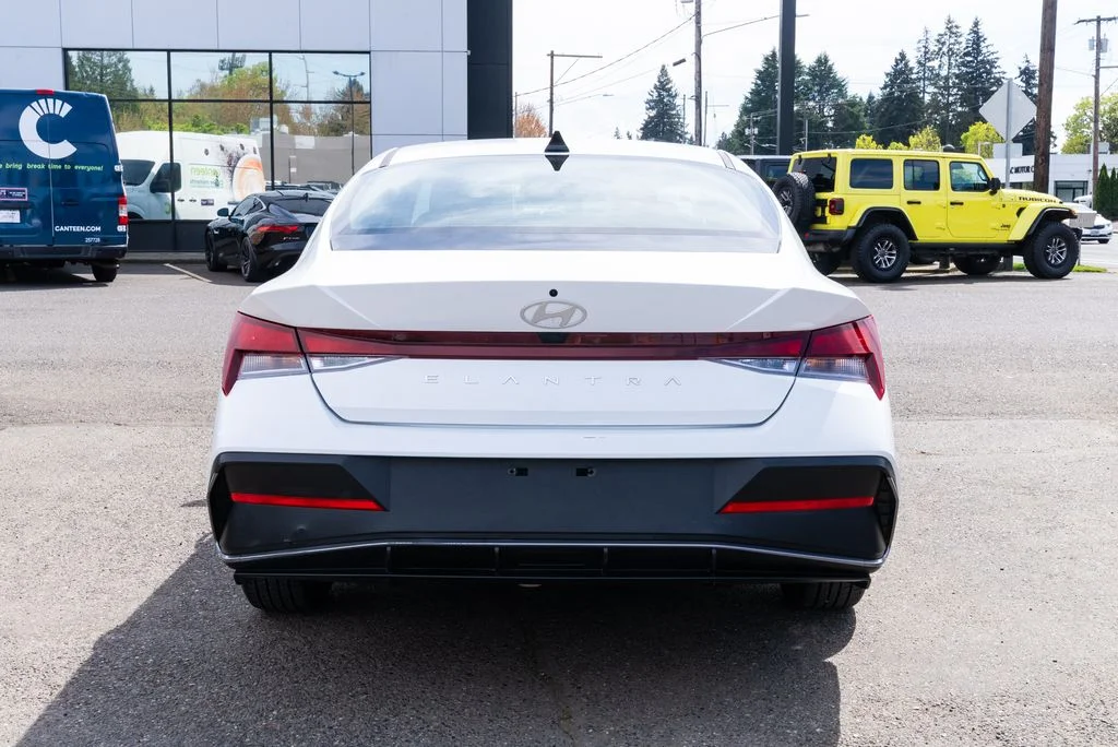 Used 2024 White Hyundai SEL image 5