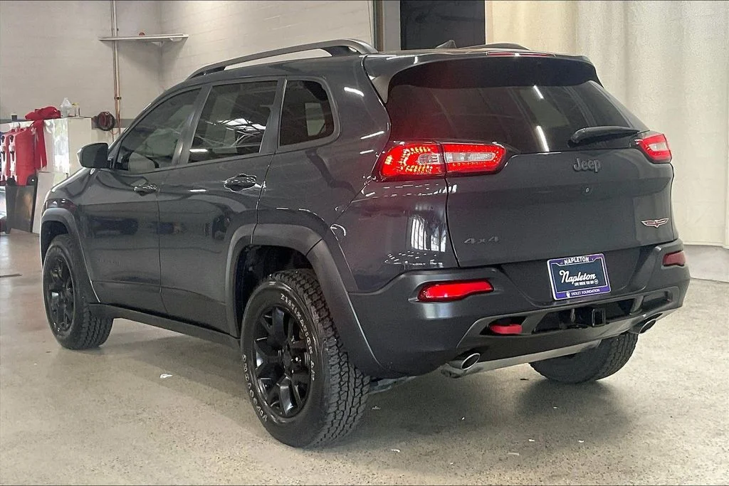 Used 2016 Black Jeep Trailhawk image 10