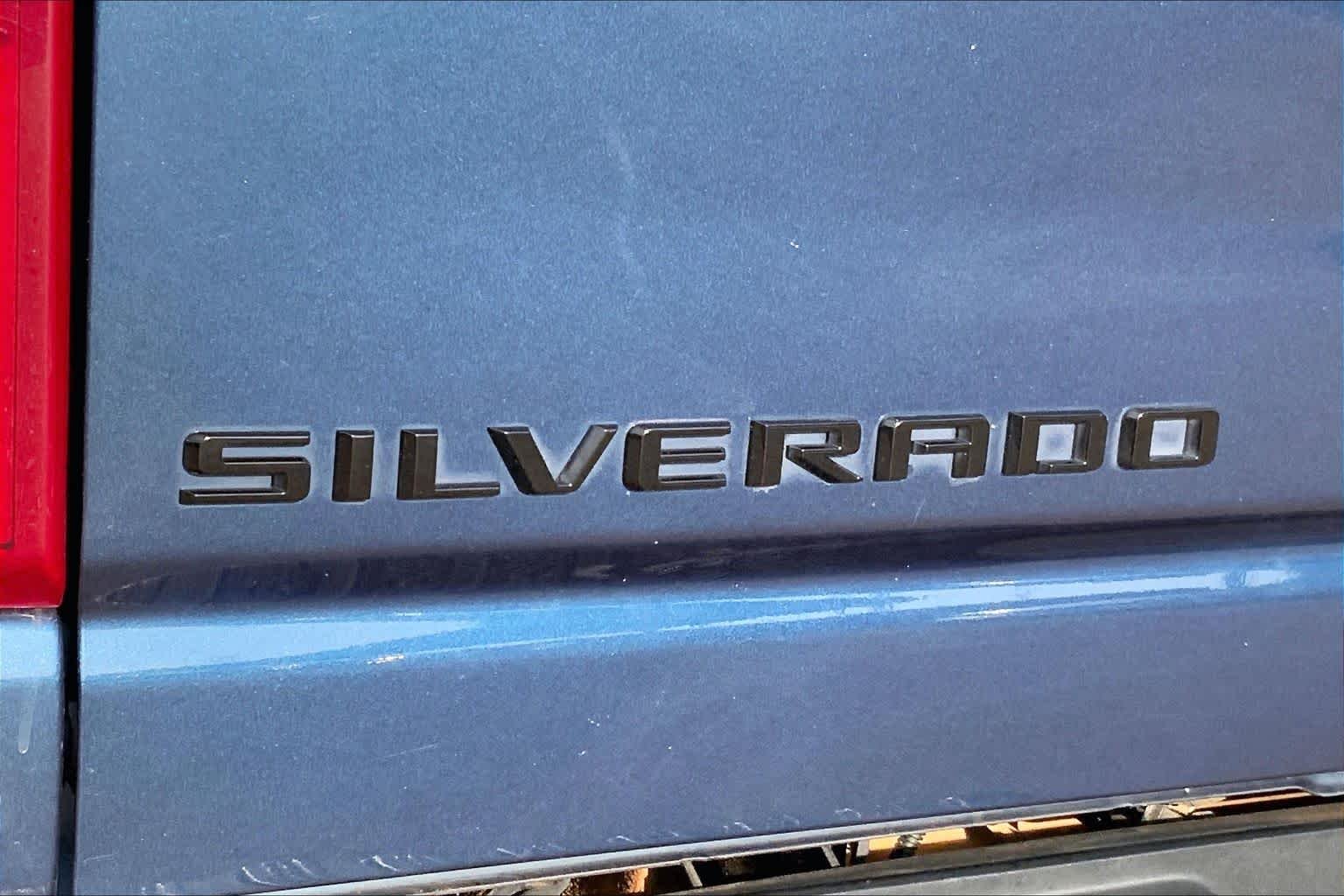 Used 2021 Northsky Blue Metallic Chevrolet Custom image 31