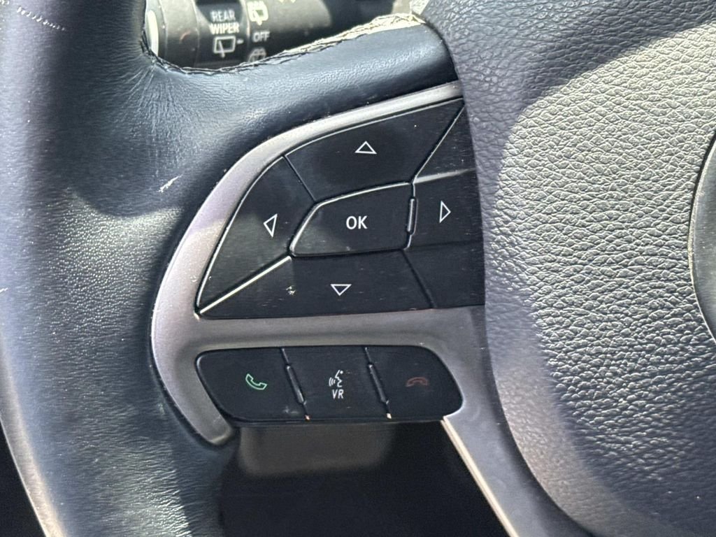 Used 2019 White Jeep Altitude image 22