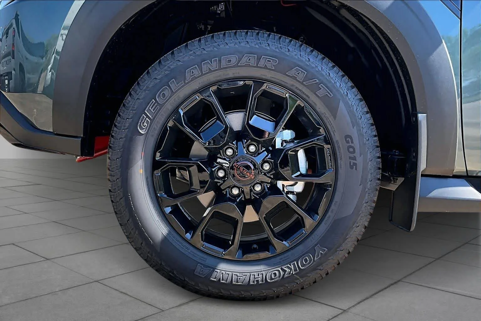 New 2026 Alpine Metallic / Super Black Two-tone Nissan PRO-4X image 9