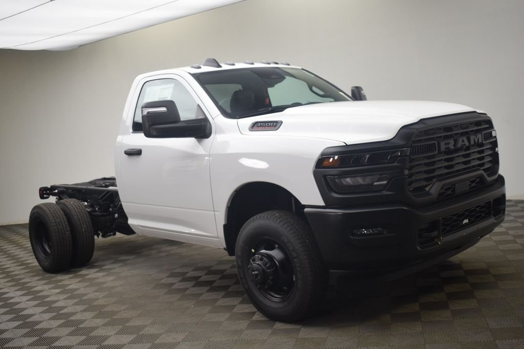 New 2026 Bright White Clear-Coat Exterior Paint RAM Tradesman image 3