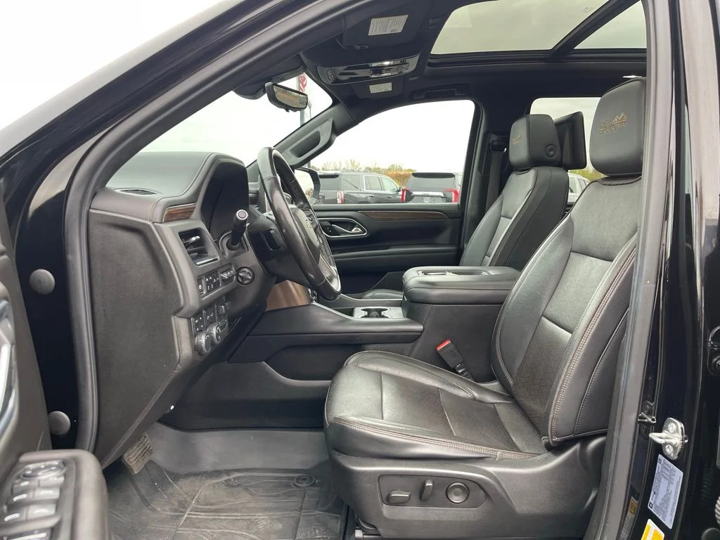 Used 2021  Chevrolet High Country image 24