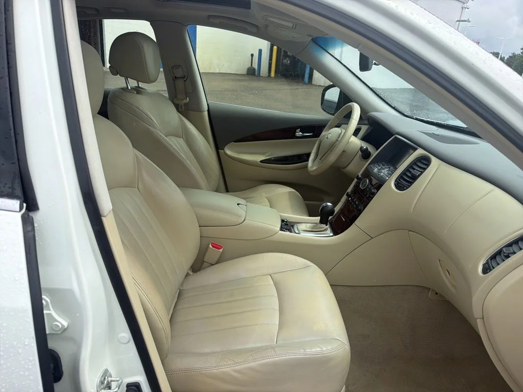 Used 2014 White INFINITI Journey image 37
