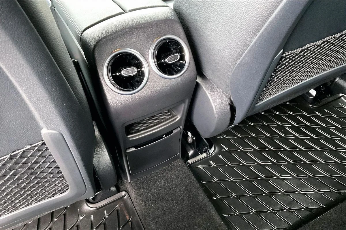 Used 2024  Mercedes-Benz 4MATIC® image 10