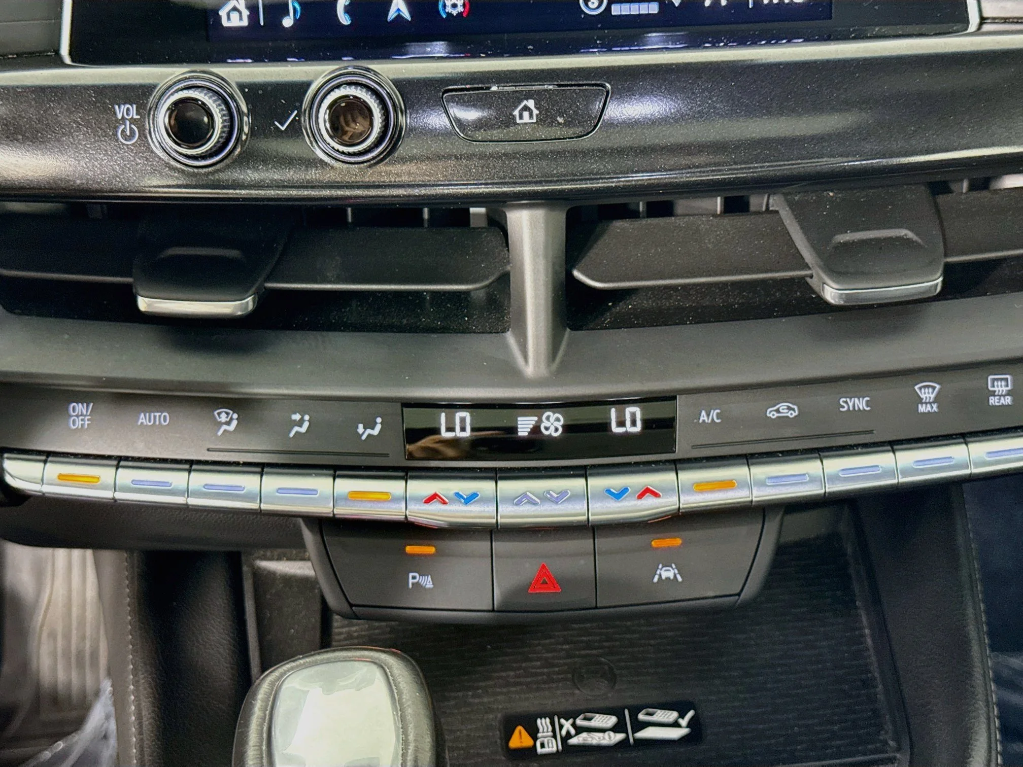 Used 2022 SUMMIT WHITE Cadillac Luxury image 18