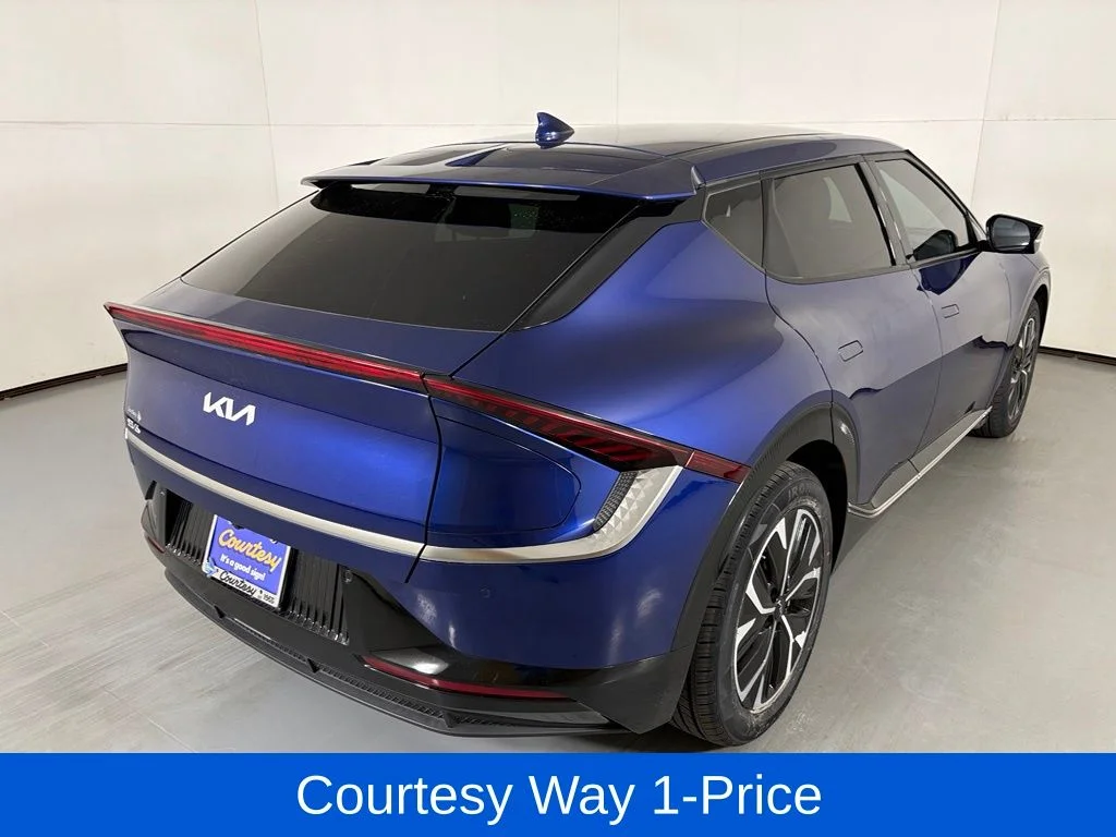Used 2023 Blue Kia Wind image 11