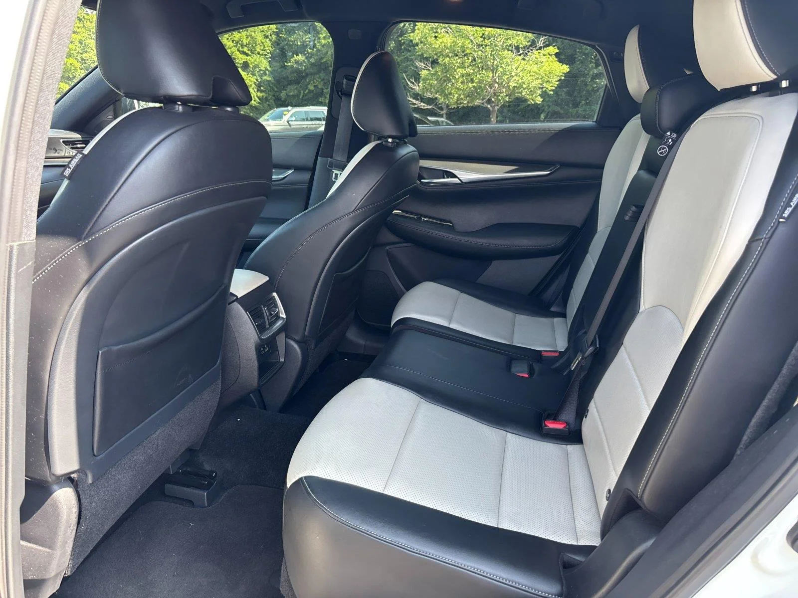 Certified Used 2023 Majestic White INFINITI LUXE image 31