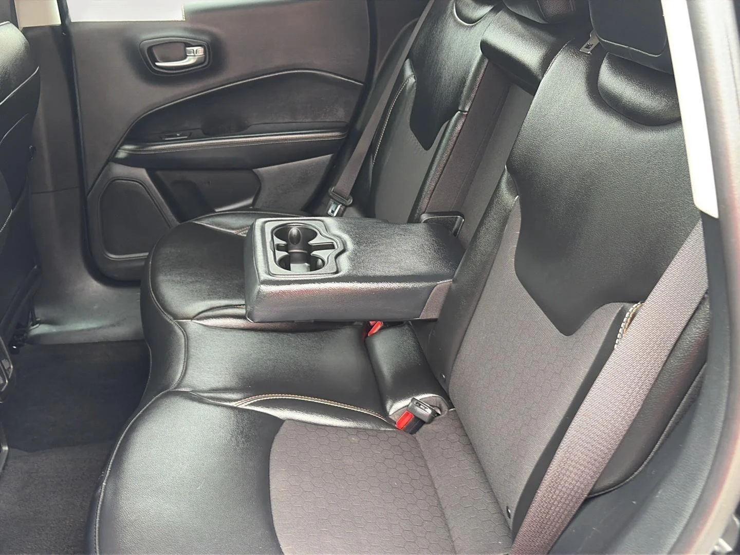 Certified Used 2019 Diamond Black Crystal Pearlcoat Jeep Latitude image 29