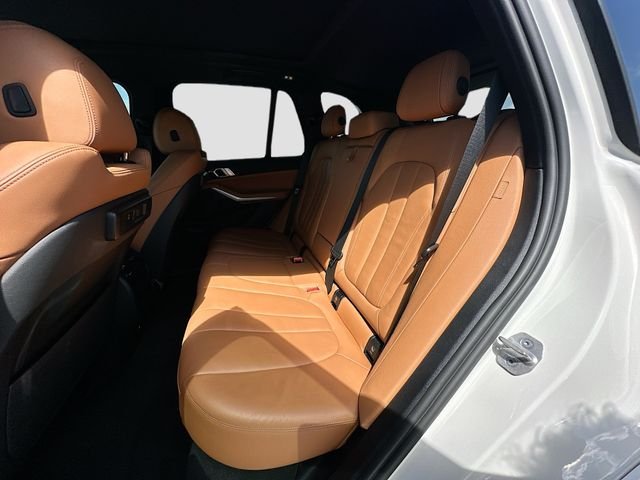Used 2022 White BMW sDrive40i image 25