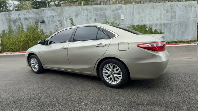 Used 2016  Toyota  image 9