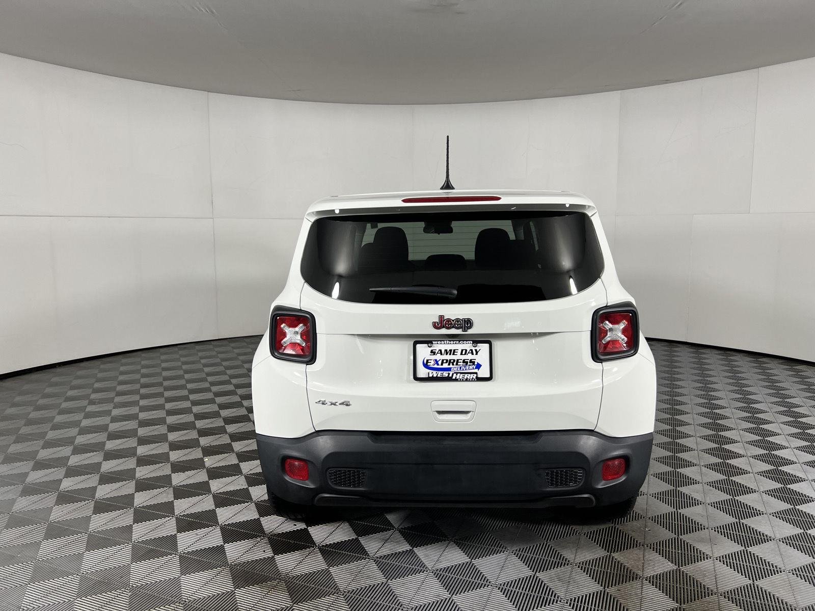 Certified Used 2023 Alpine White Clearcoat Jeep Latitude image 8