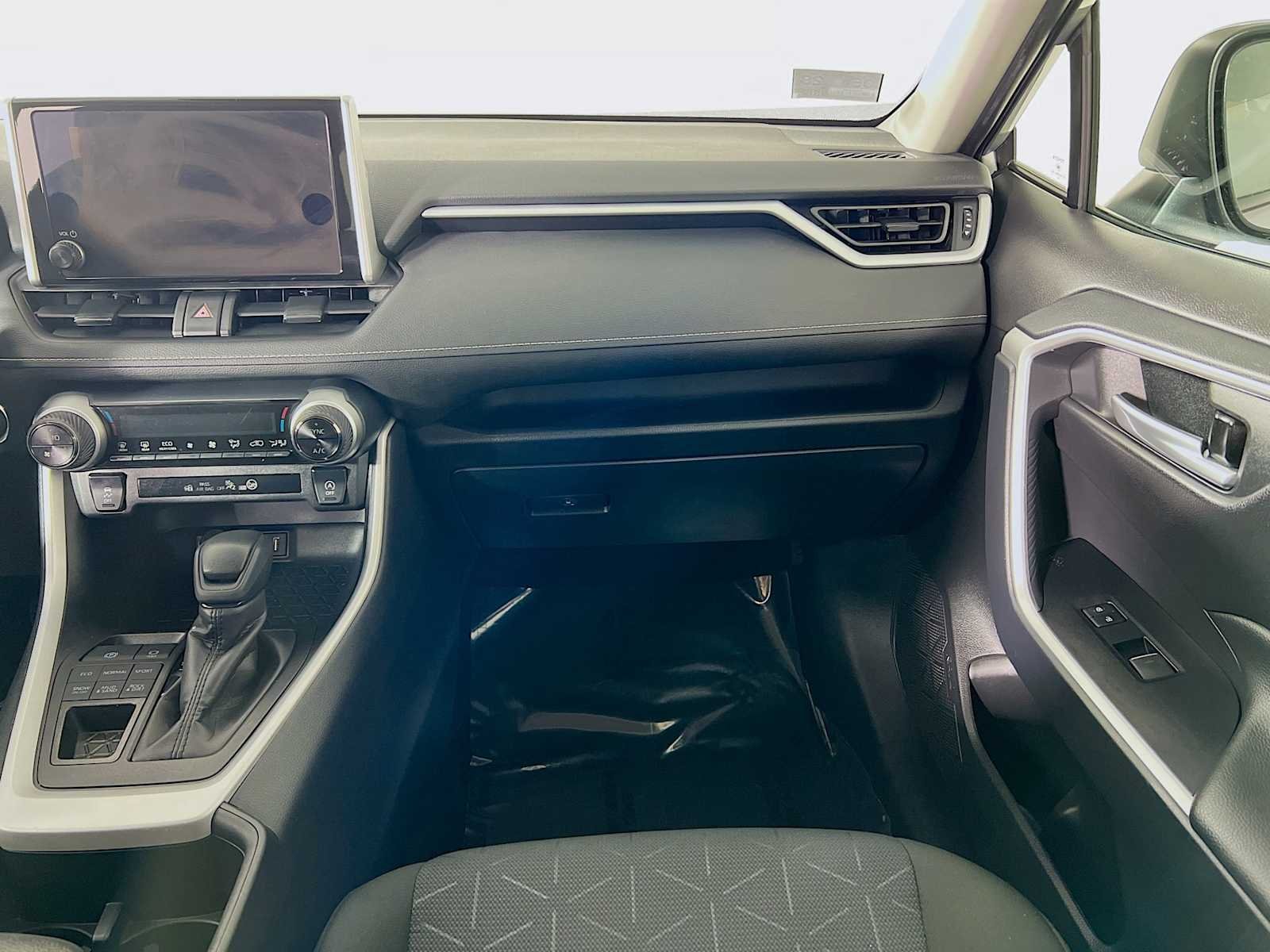 Used 2025 Silver Sky Metallic Toyota XLE image 22
