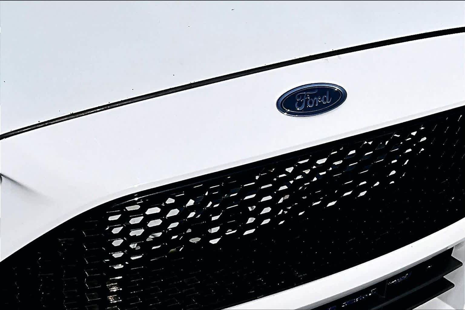 Used 2017 Oxford White Ford ST image 30
